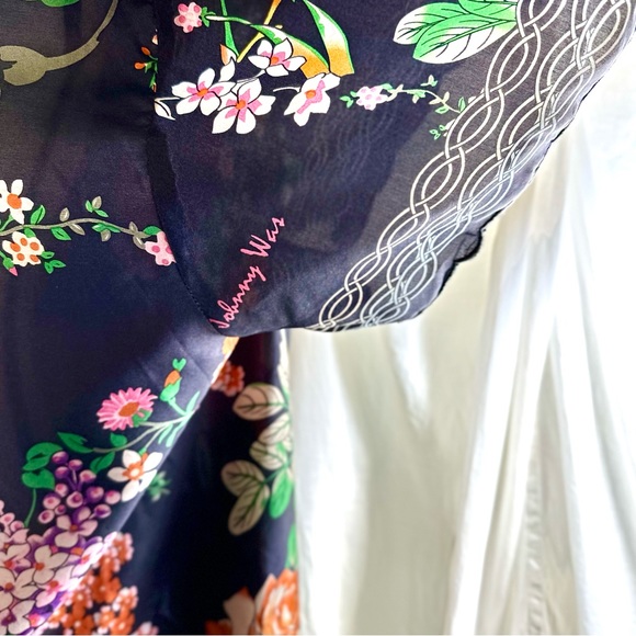Johnny Was 100% Silk Floral Tunic - Picture 4 of 6
